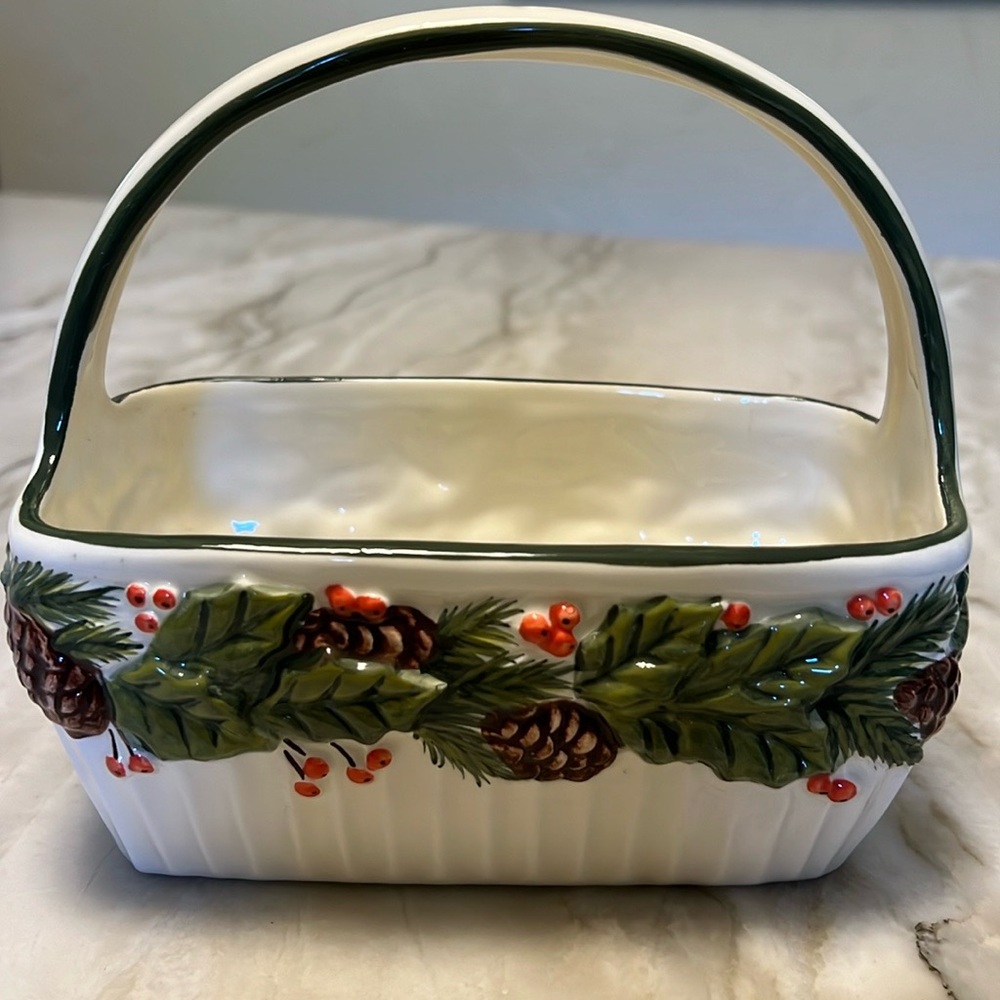 Gorgeous glass Christmas basket by International Bizarre